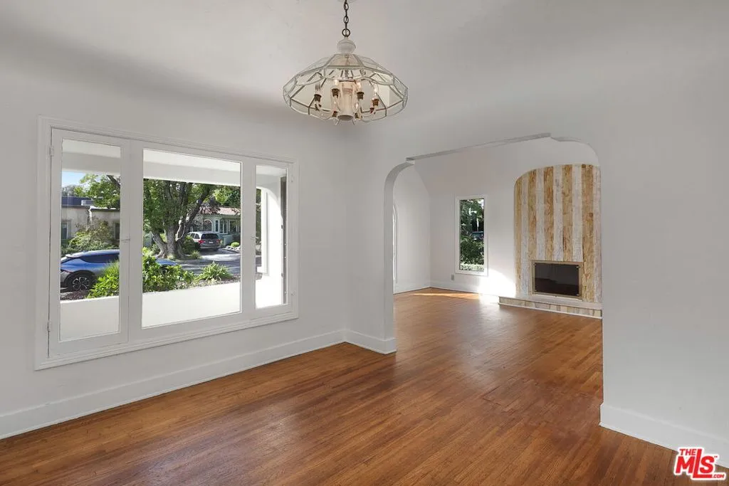 Los Angeles, California 90064, United States, 3 Bedrooms Bedrooms, ,2 BathroomsBathrooms,Residential,Active,248000