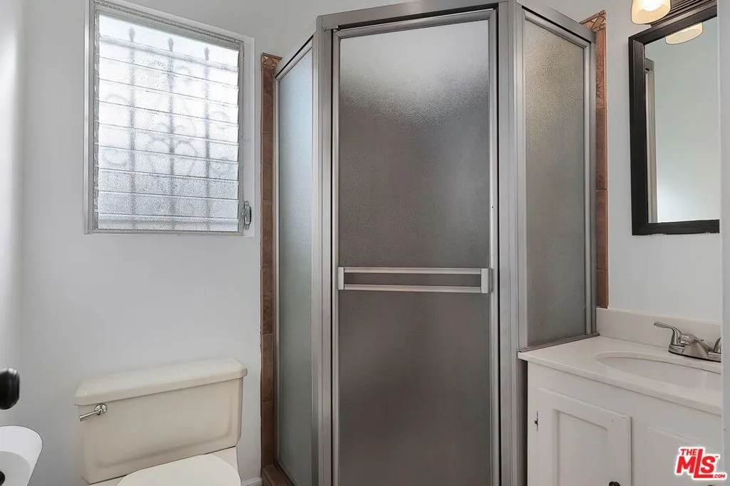 Los Angeles, California 90064, United States, 3 Bedrooms Bedrooms, ,2 BathroomsBathrooms,Residential,Active,248000