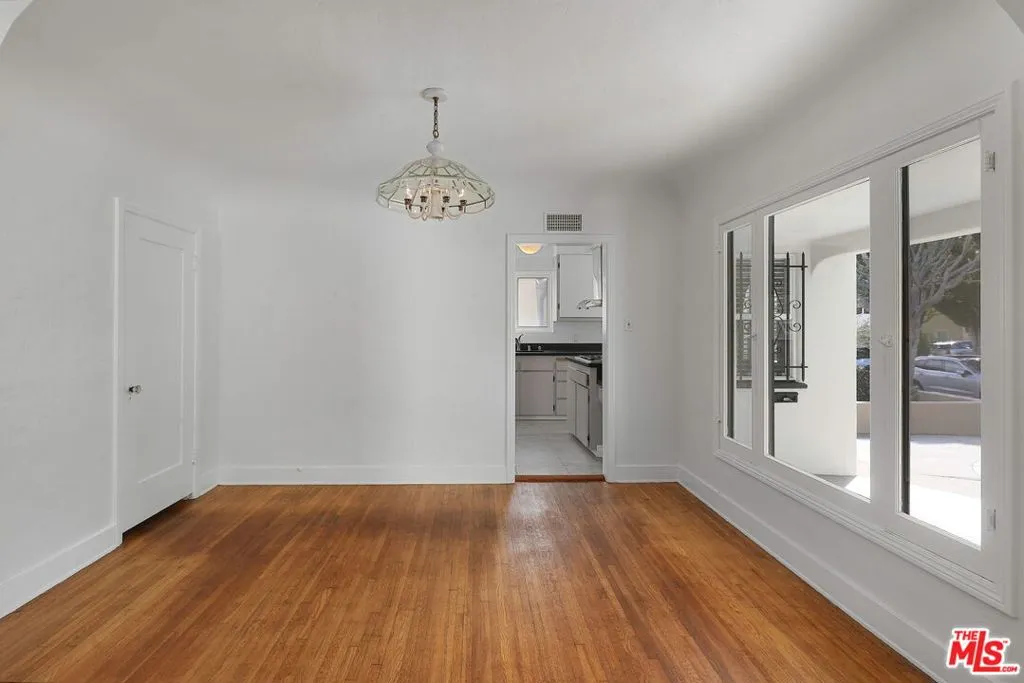 Los Angeles, California 90064, United States, 3 Bedrooms Bedrooms, ,2 BathroomsBathrooms,Residential,Active,248000