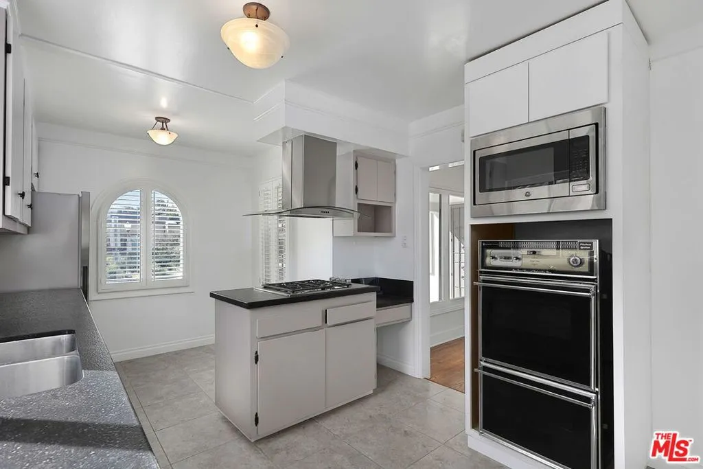 Los Angeles, California 90064, United States, 3 Bedrooms Bedrooms, ,2 BathroomsBathrooms,Residential,Active,248000