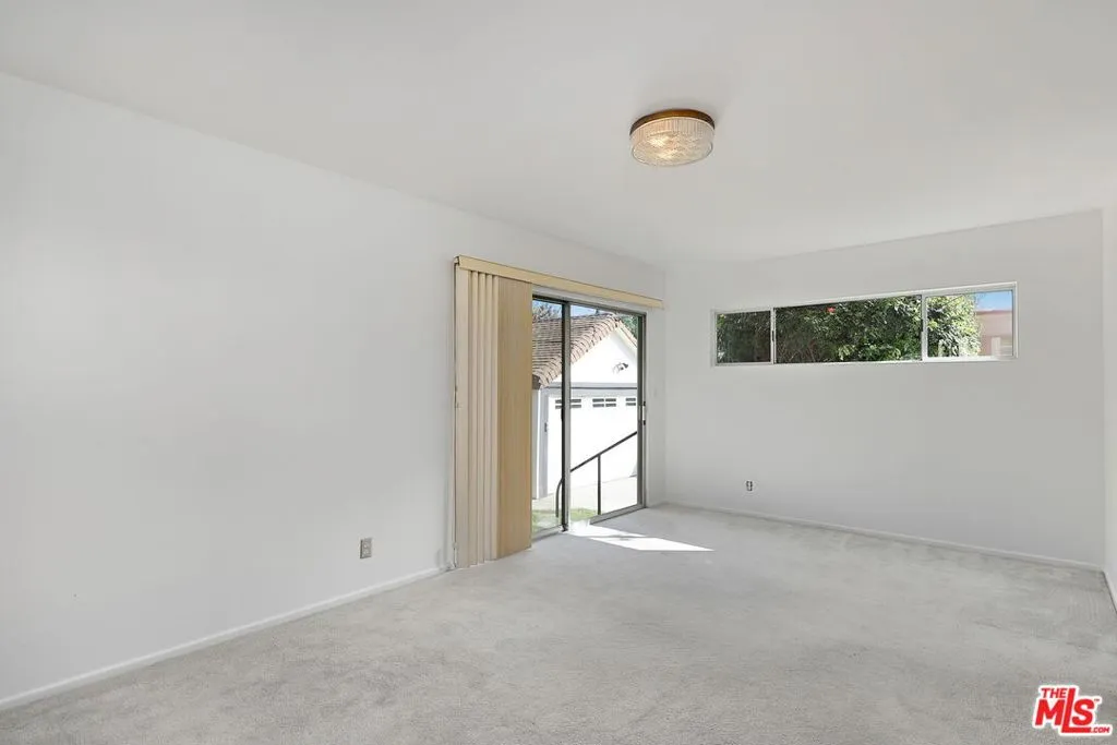 Los Angeles, California 90064, United States, 3 Bedrooms Bedrooms, ,2 BathroomsBathrooms,Residential,Active,248000