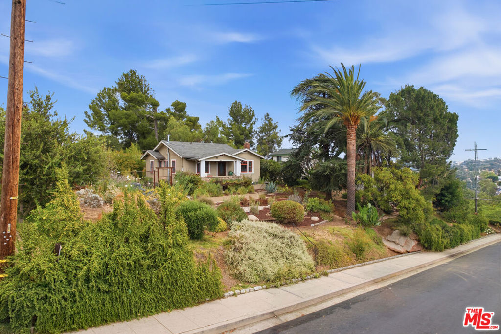 1842 Phillips Way