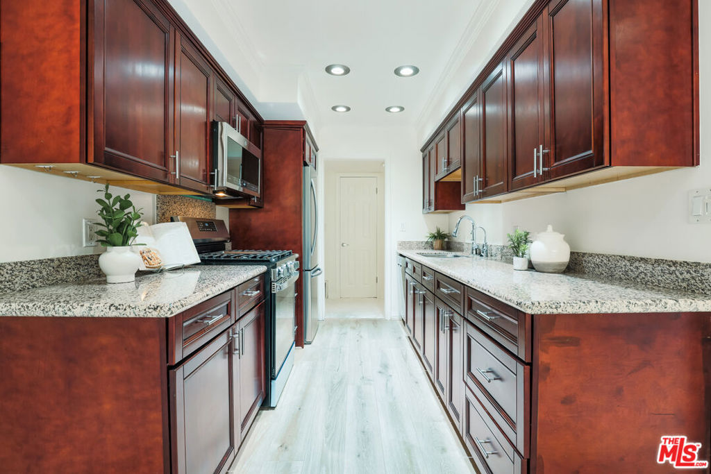 6700 Hillpark Drive 204