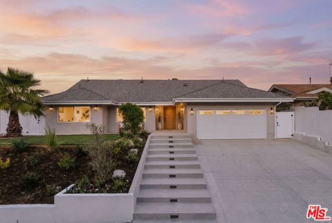 880 Teakwood Road Los Angeles CA 90049