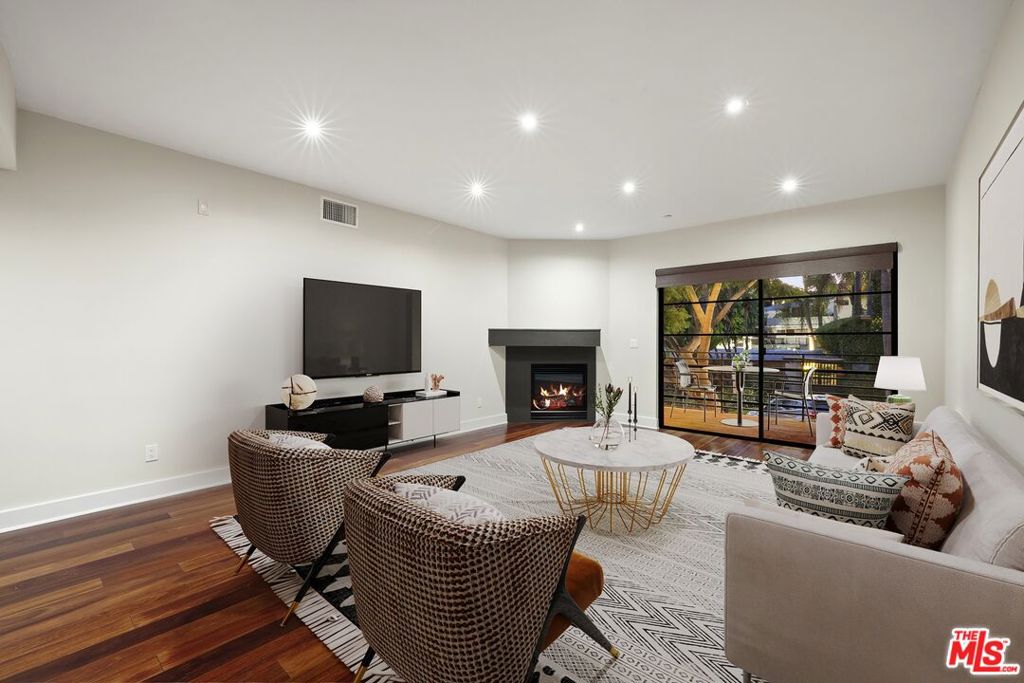 8788 Shoreham Drive 23