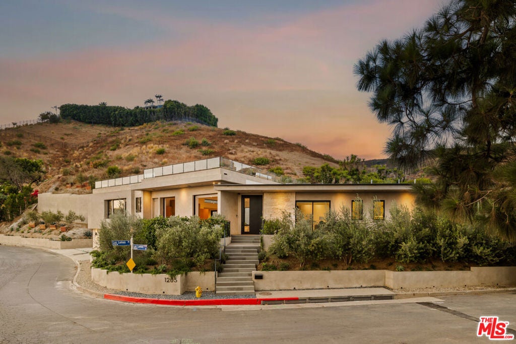 1205 Las Lomas Place
