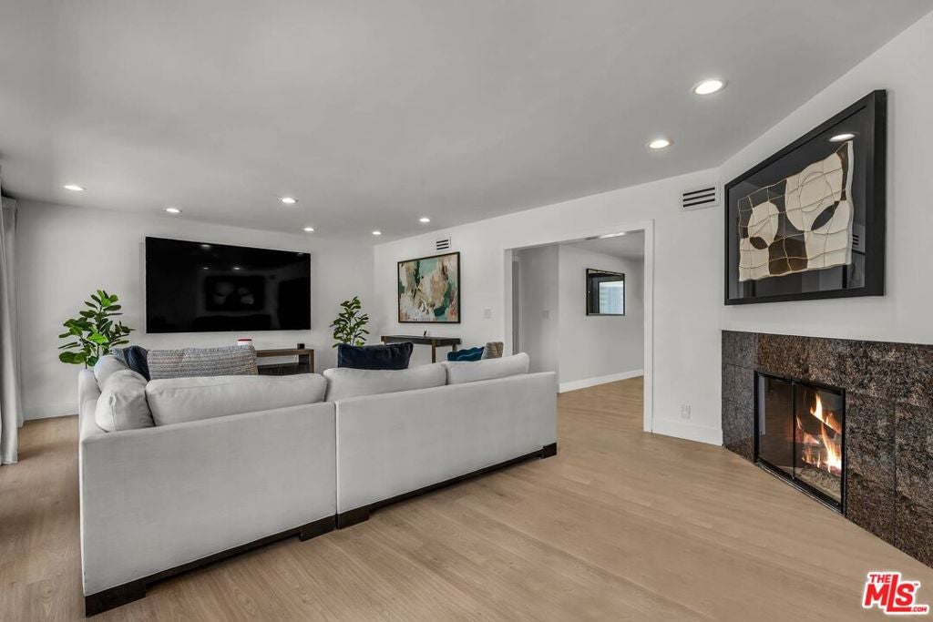 2144 Banyan Drive