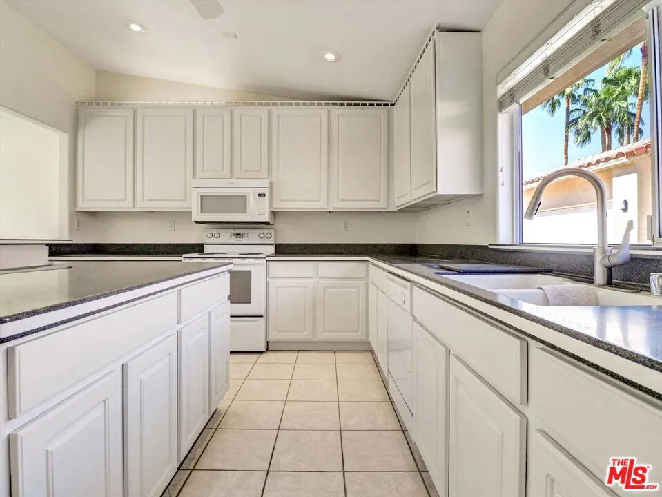 La Quinta, California 92253, United States, 3 Bedrooms Bedrooms, ,3 BathroomsBathrooms,Residential,Active,214819