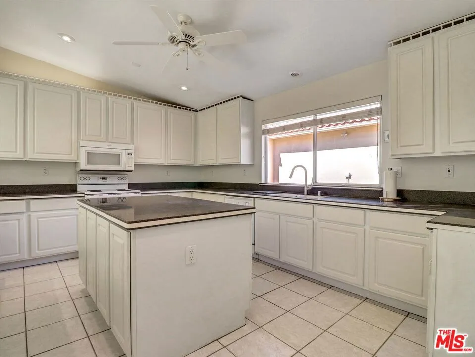 La Quinta, California 92253, United States, 3 Bedrooms Bedrooms, ,3 BathroomsBathrooms,Residential,Active,214819