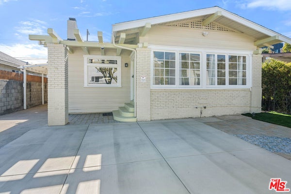 607 N GRAMERCY PL, LOS ANGELES, CA 90004 - Image d8a5f9626d1f8935a8e0e0519ca054d0/256136371