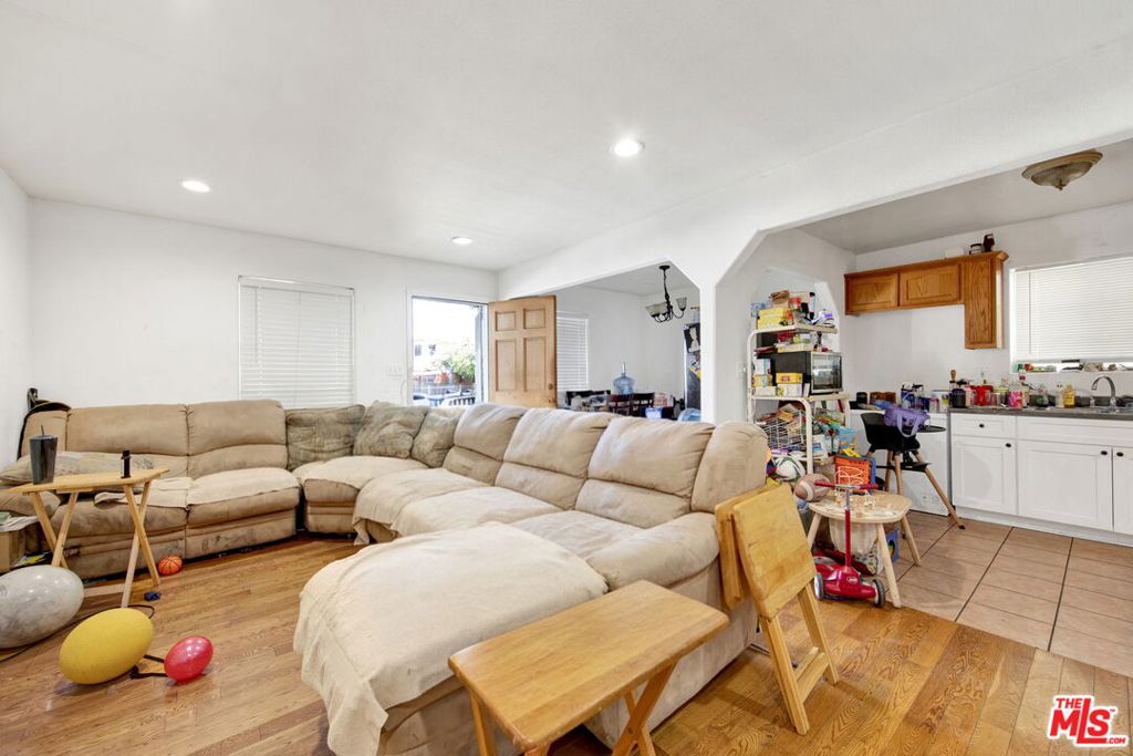 3116 W Vernon Avenue