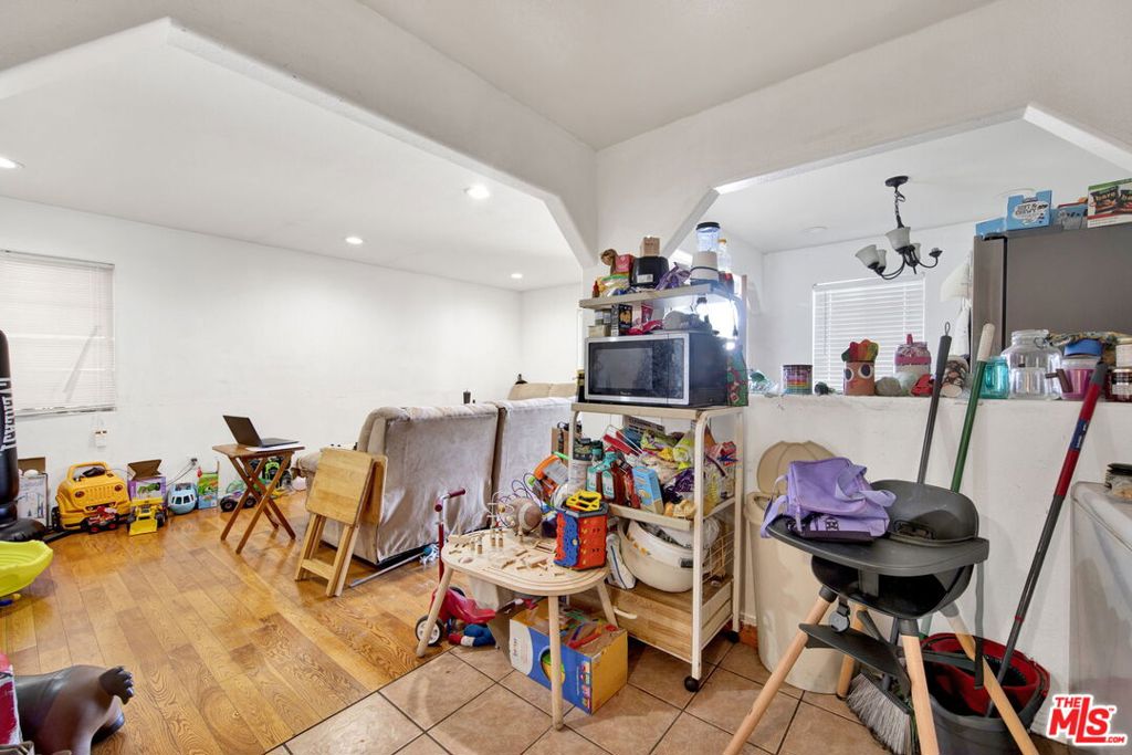 3116 W Vernon Avenue