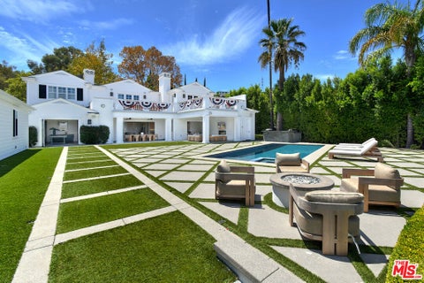 Photo of 4760 Amigo Avenue, Los Angeles, CA 91356 (MLS # 26990807)