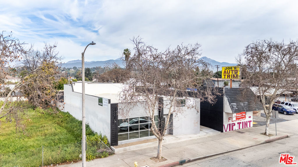 1241 W Holt Avenue