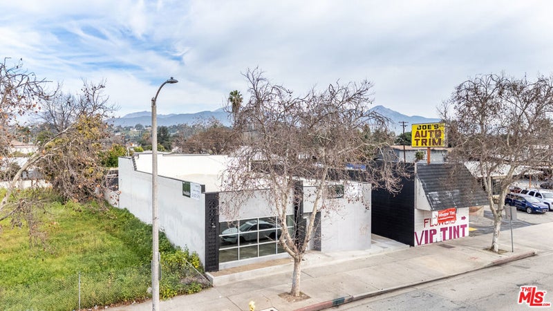 1241 W Holt Avenue