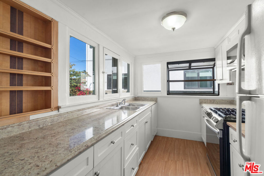 2485 Walgrove Avenue