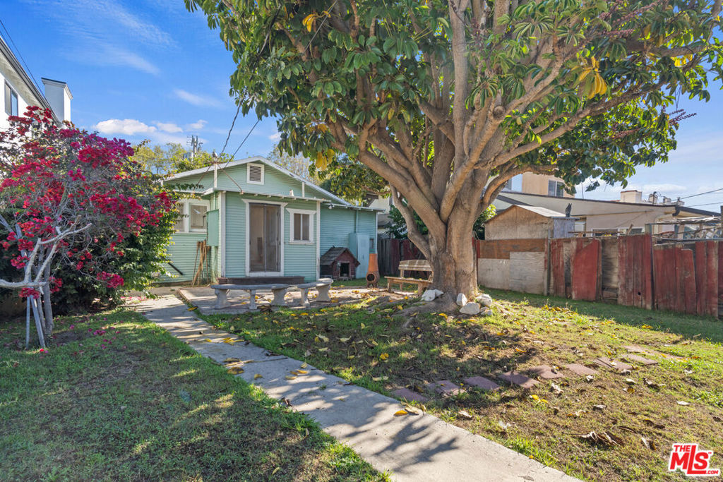 2485 Walgrove Avenue