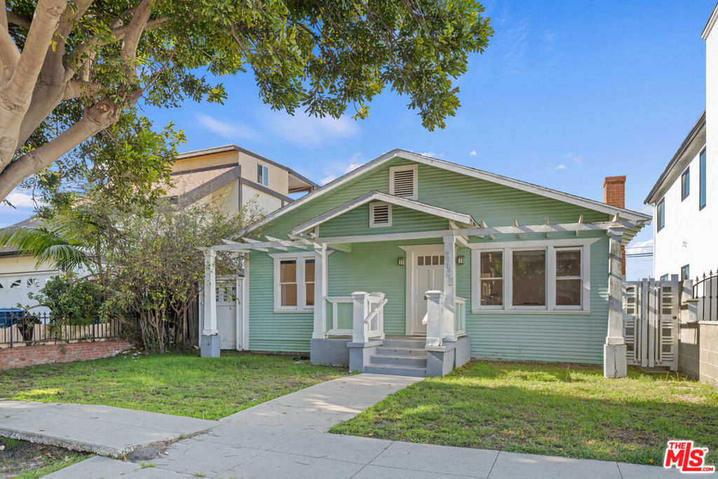 2485 Walgrove Avenue