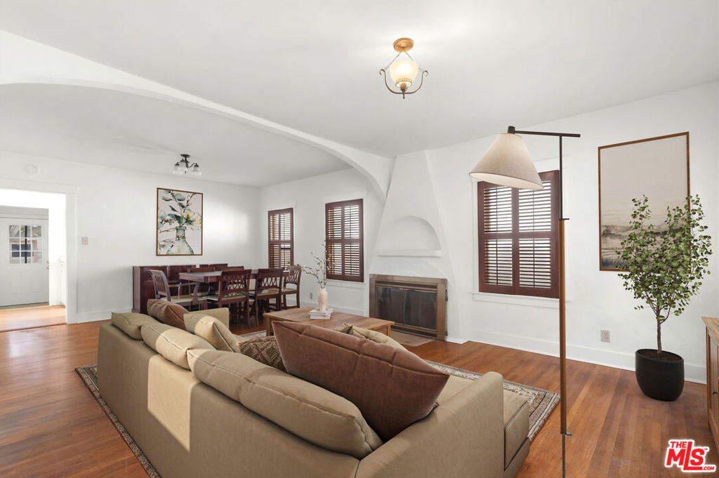 2485 Walgrove Avenue