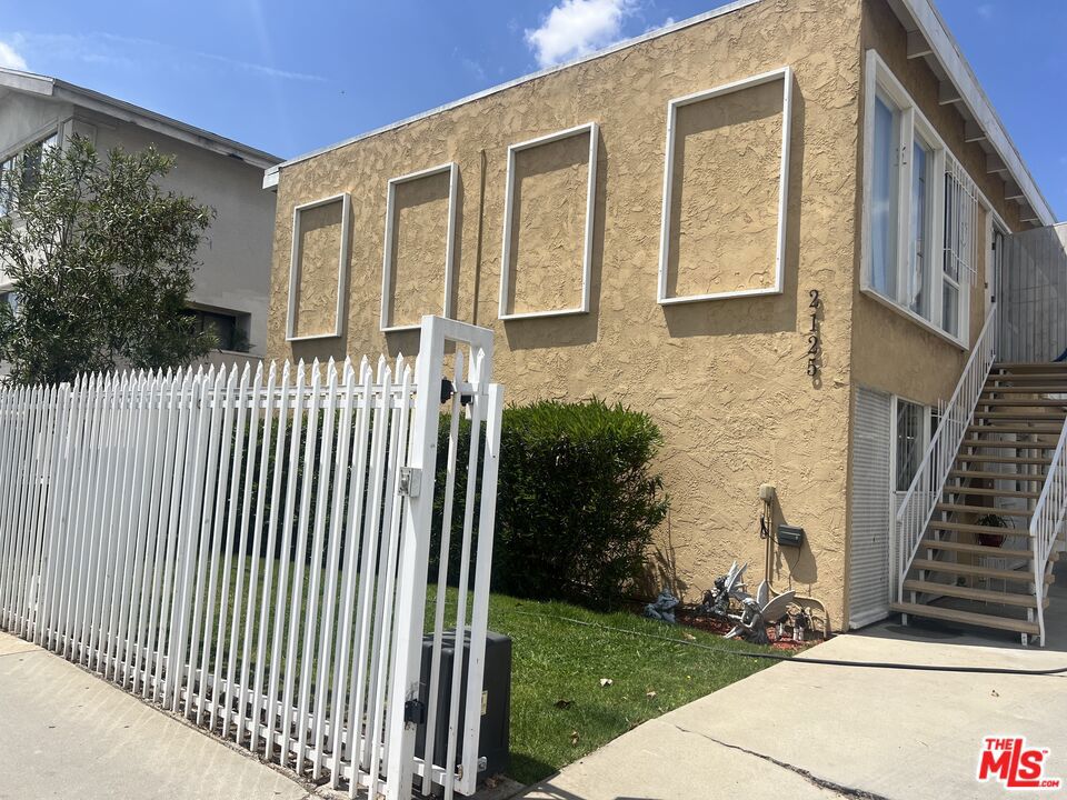 2125 Crenshaw Boulevard