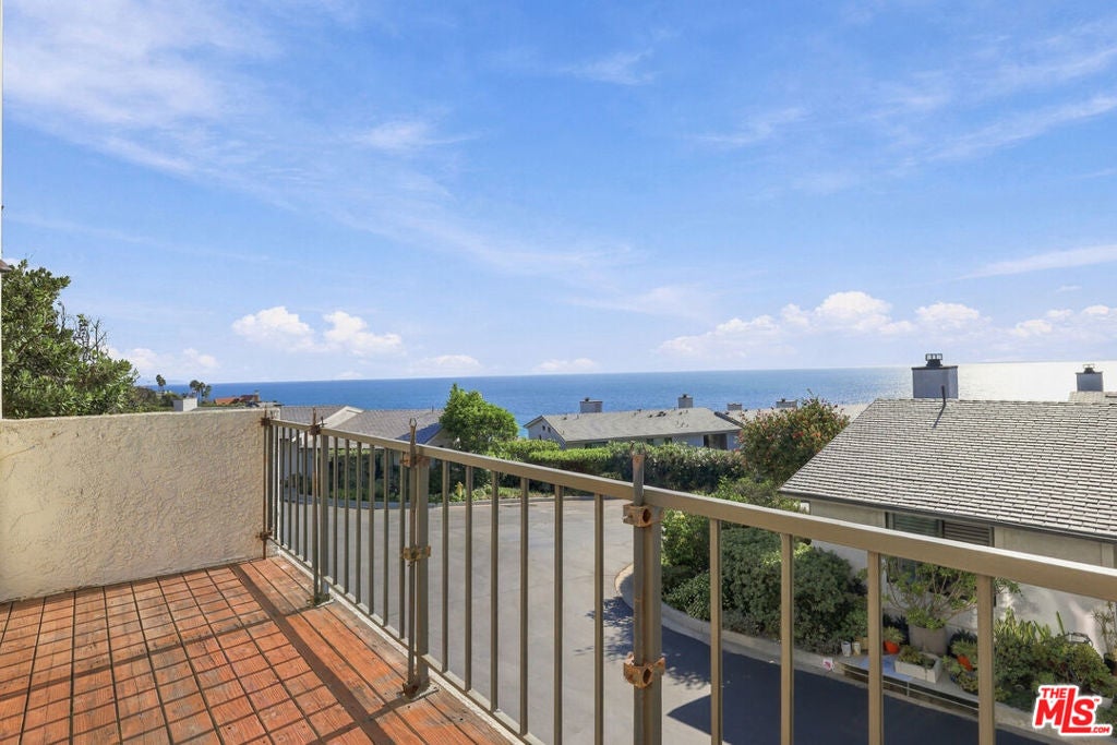 6798 Las Olas Way