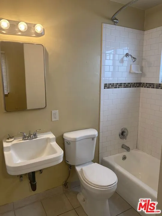 Los Angeles, California 90025, United States, 1 Bedroom Bedrooms, ,1 BathroomBathrooms,Residential,Active,242434