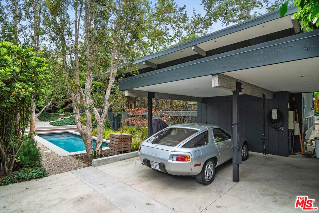 Santa Monica, California 90402, United States, 2 Bedrooms Bedrooms, ,3 BathroomsBathrooms,Residential,Active,153650