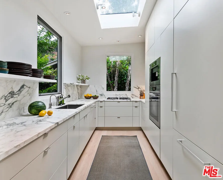 Santa Monica, California 90402, United States, 2 Bedrooms Bedrooms, ,3 BathroomsBathrooms,Residential,Active,153650