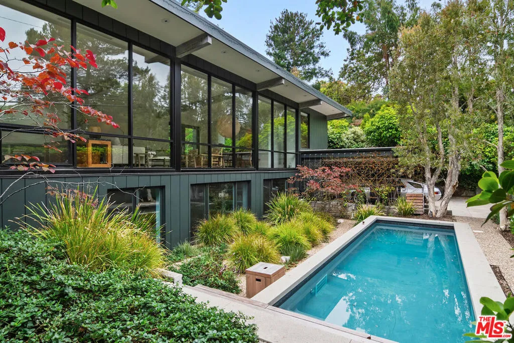 Santa Monica, California 90402, United States, 2 Bedrooms Bedrooms, ,3 BathroomsBathrooms,Residential,Active,153650