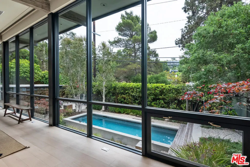 Santa Monica, California 90402, United States, 2 Bedrooms Bedrooms, ,3 BathroomsBathrooms,Residential,Active,153650