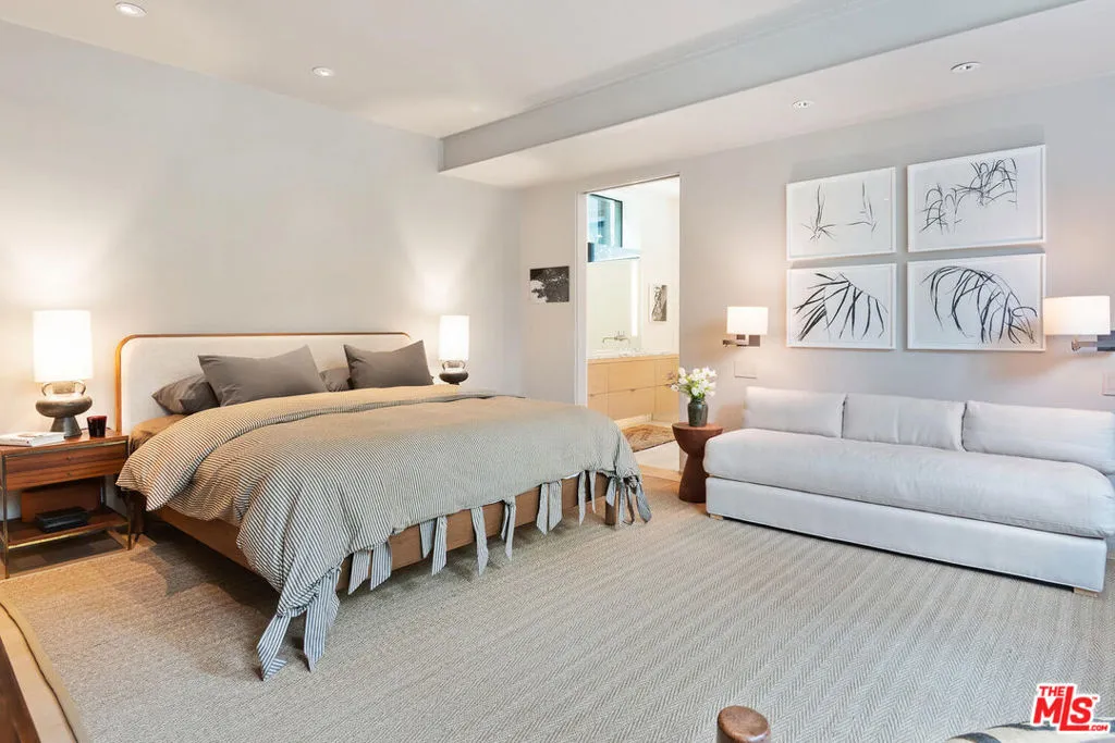 Santa Monica, California 90402, United States, 2 Bedrooms Bedrooms, ,3 BathroomsBathrooms,Residential,Active,153650