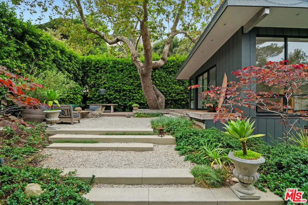 Santa Monica, California 90402, United States, 2 Bedrooms Bedrooms, ,3 BathroomsBathrooms,Residential,Active,153650