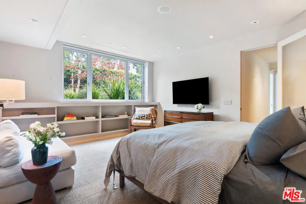 Santa Monica, California 90402, United States, 2 Bedrooms Bedrooms, ,3 BathroomsBathrooms,Residential,Active,153650