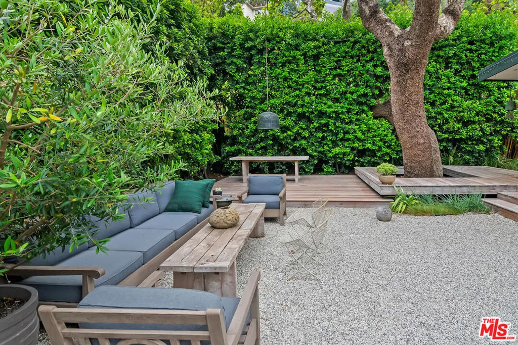 Santa Monica, California 90402, United States, 2 Bedrooms Bedrooms, ,3 BathroomsBathrooms,Residential,Active,153650