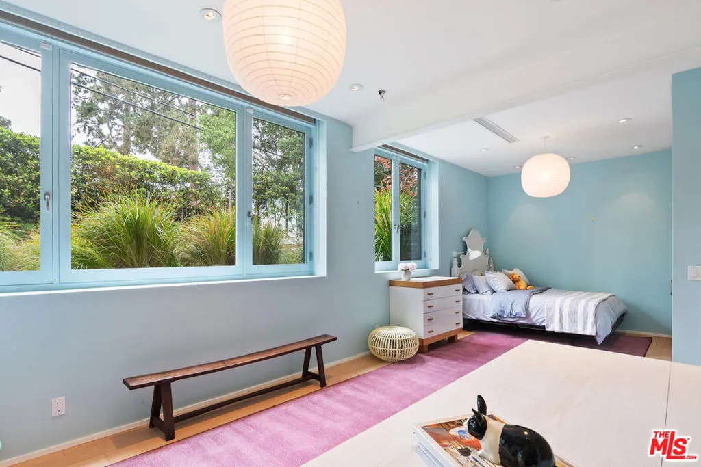 Santa Monica, California 90402, United States, 2 Bedrooms Bedrooms, ,3 BathroomsBathrooms,Residential,Active,153650