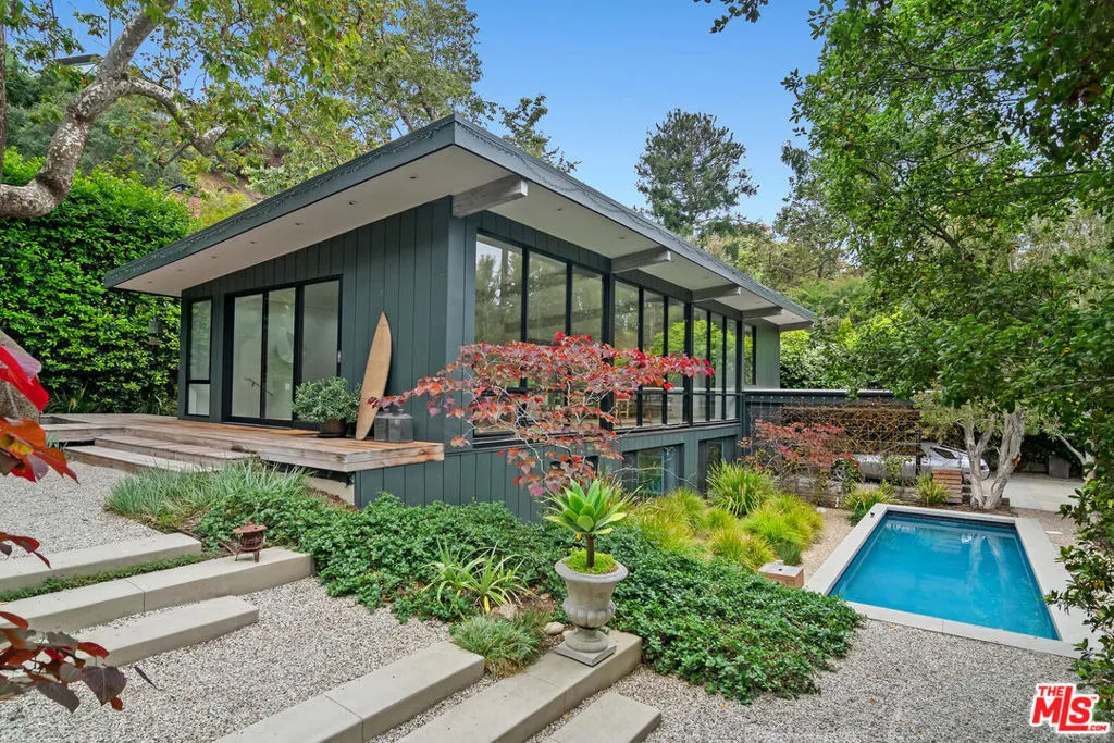 Santa Monica, California 90402, United States, 2 Bedrooms Bedrooms, ,3 BathroomsBathrooms,Residential,Active,153650