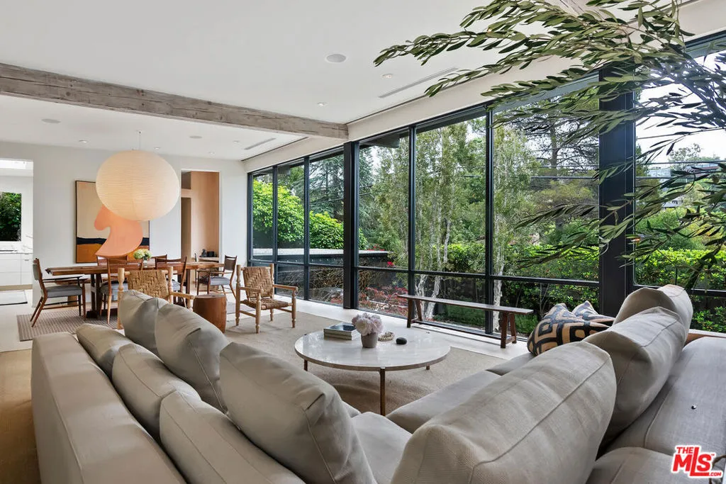 Santa Monica, California 90402, United States, 2 Bedrooms Bedrooms, ,3 BathroomsBathrooms,Residential,Active,153650