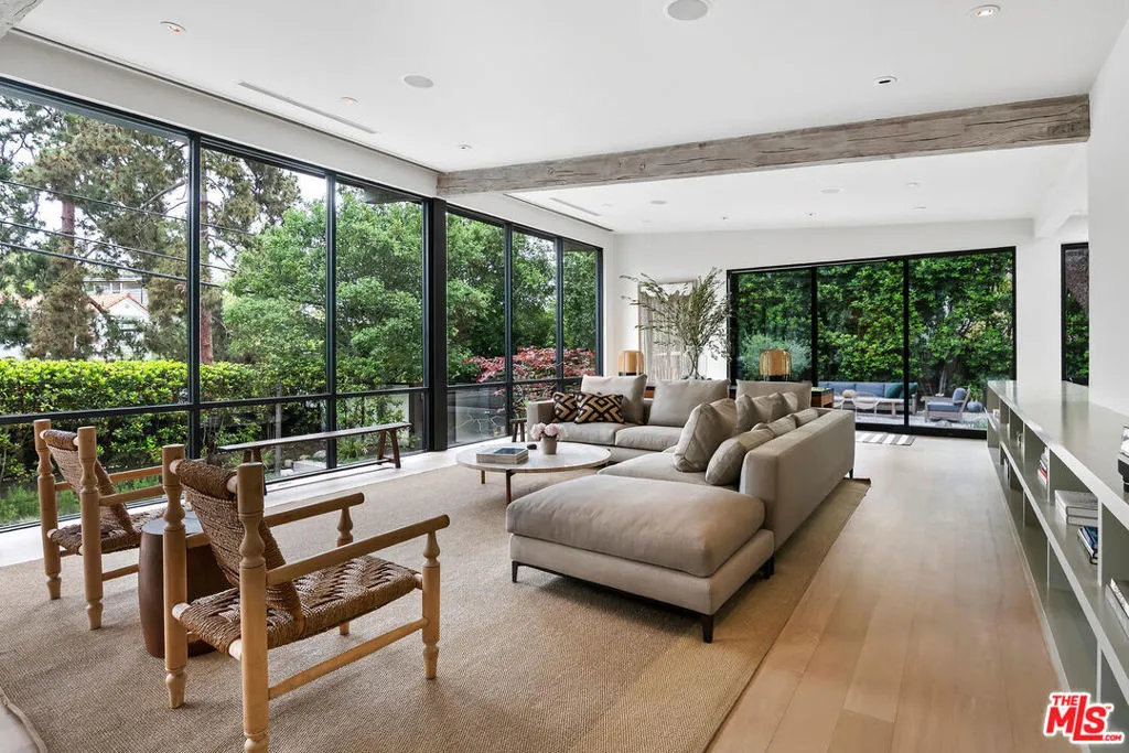 Santa Monica, California 90402, United States, 2 Bedrooms Bedrooms, ,3 BathroomsBathrooms,Residential,Active,153650