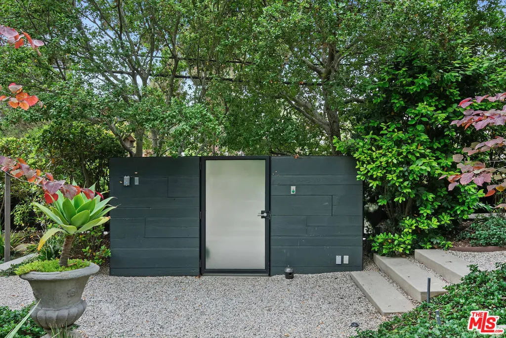 Santa Monica, California 90402, United States, 2 Bedrooms Bedrooms, ,3 BathroomsBathrooms,Residential,Active,153650