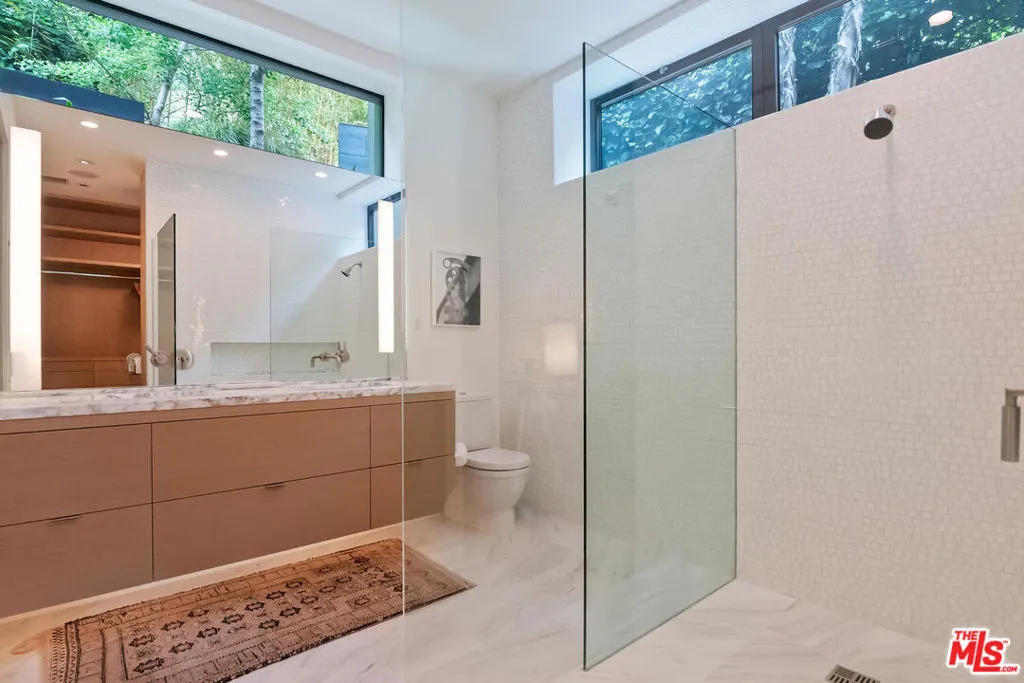 Santa Monica, California 90402, United States, 2 Bedrooms Bedrooms, ,3 BathroomsBathrooms,Residential,Active,153650