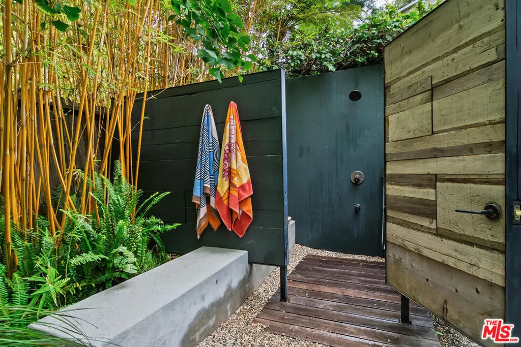 Santa Monica, California 90402, United States, 2 Bedrooms Bedrooms, ,3 BathroomsBathrooms,Residential,Active,153650