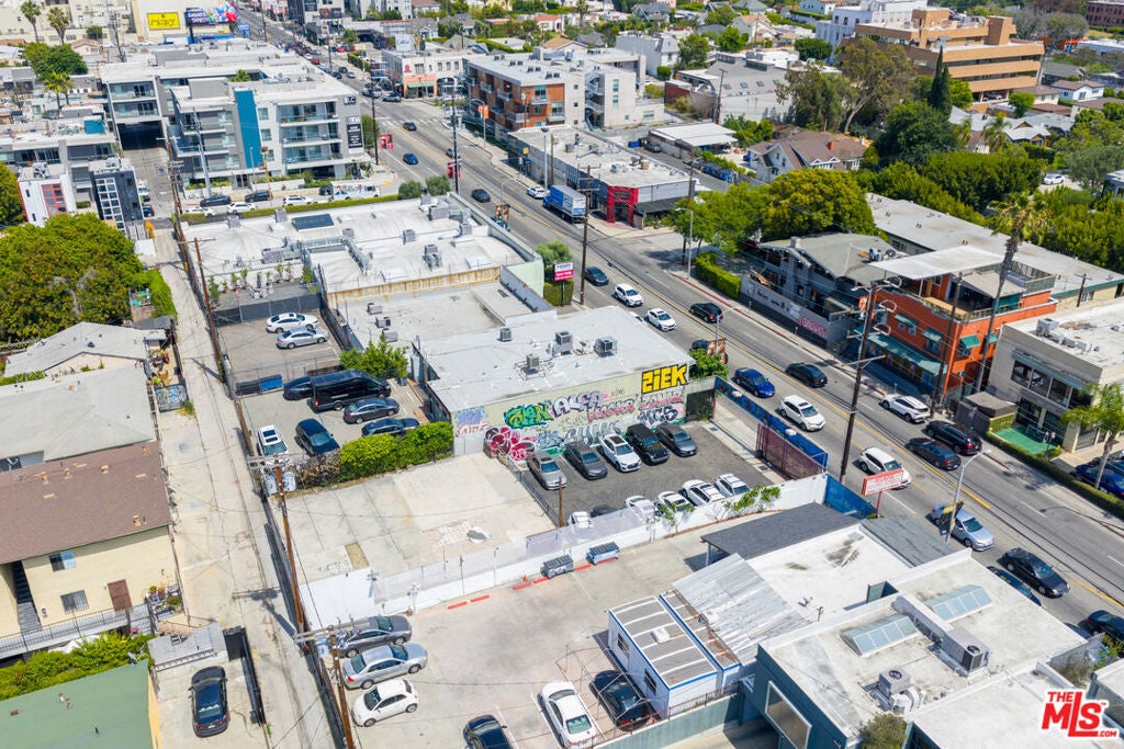 5725 Melrose Avenue