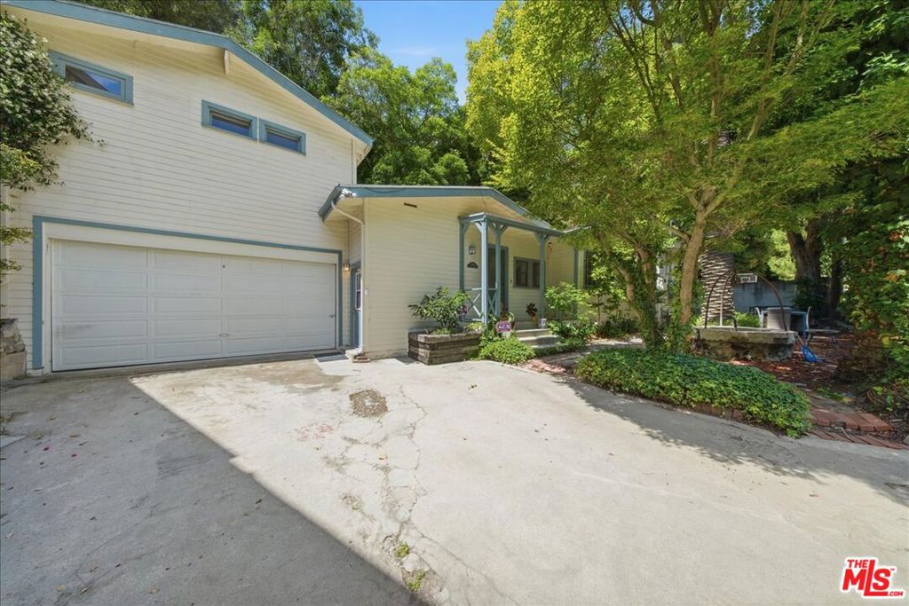 1551 N Beverly Glen Boulevard