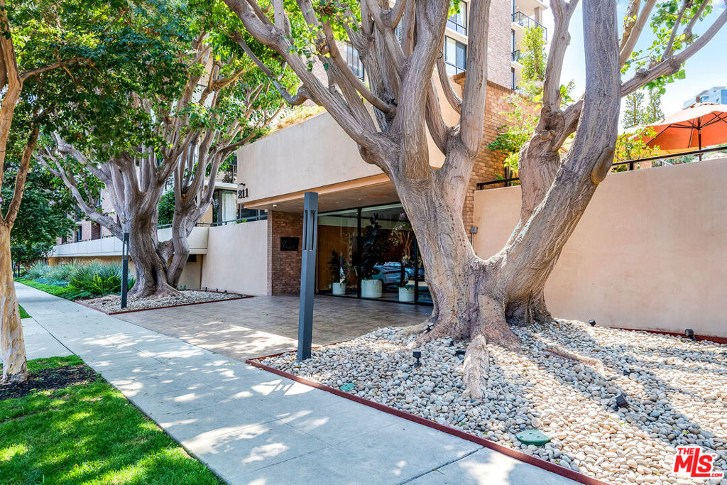 Properties 1 211 S Spalding Drive 107N