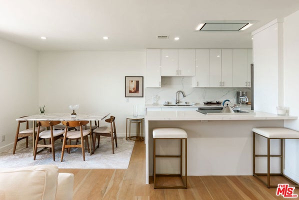 100 S DOHENY DR APT 811, LOS ANGELES, CA 90048 - Image d9ca750e62e8acfd9bc73cb71705e5b3/3968158149