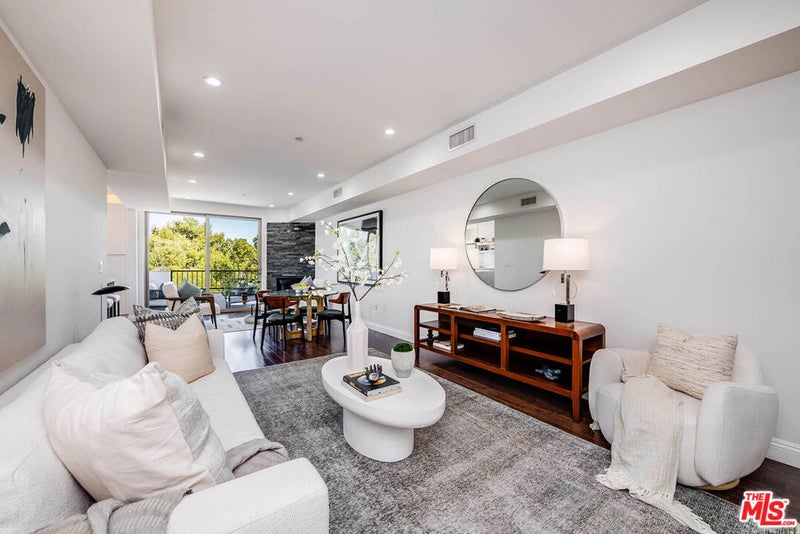 11218 Camarillo Street 406