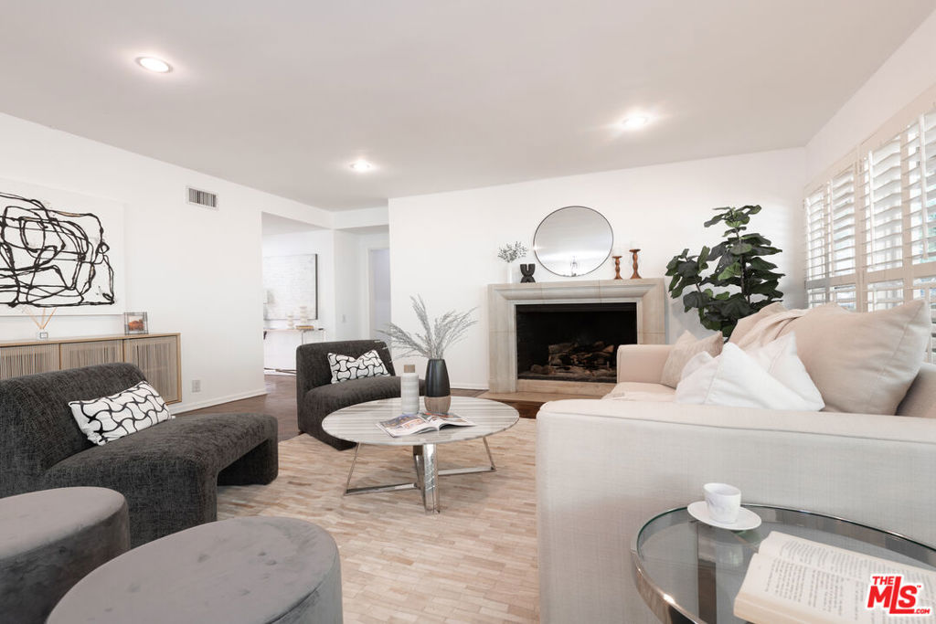 2559 HUTTON Drive