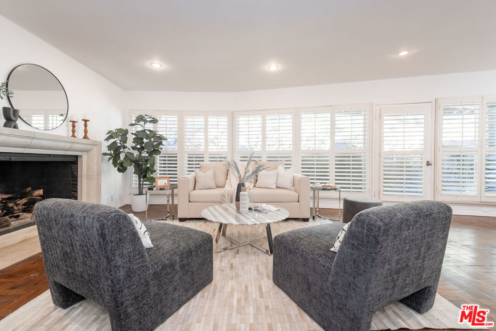 2559 HUTTON Drive