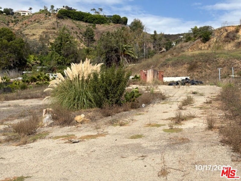 949 Las Lomas Avenue