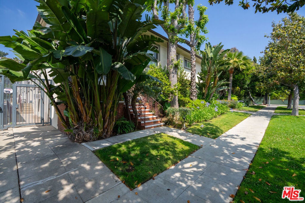 1633 N Laurel Avenue